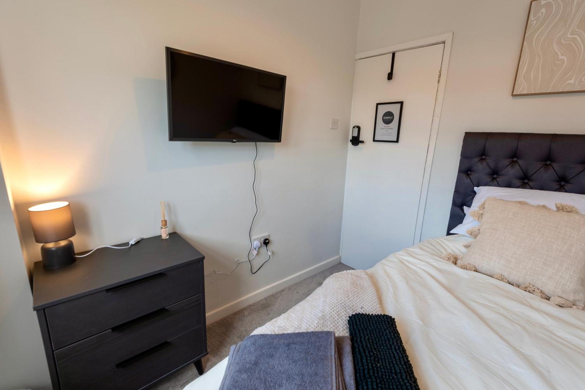 Single Room In Brand New 5 Bedroom Home BW Room 2 Solihull Kültér fotó