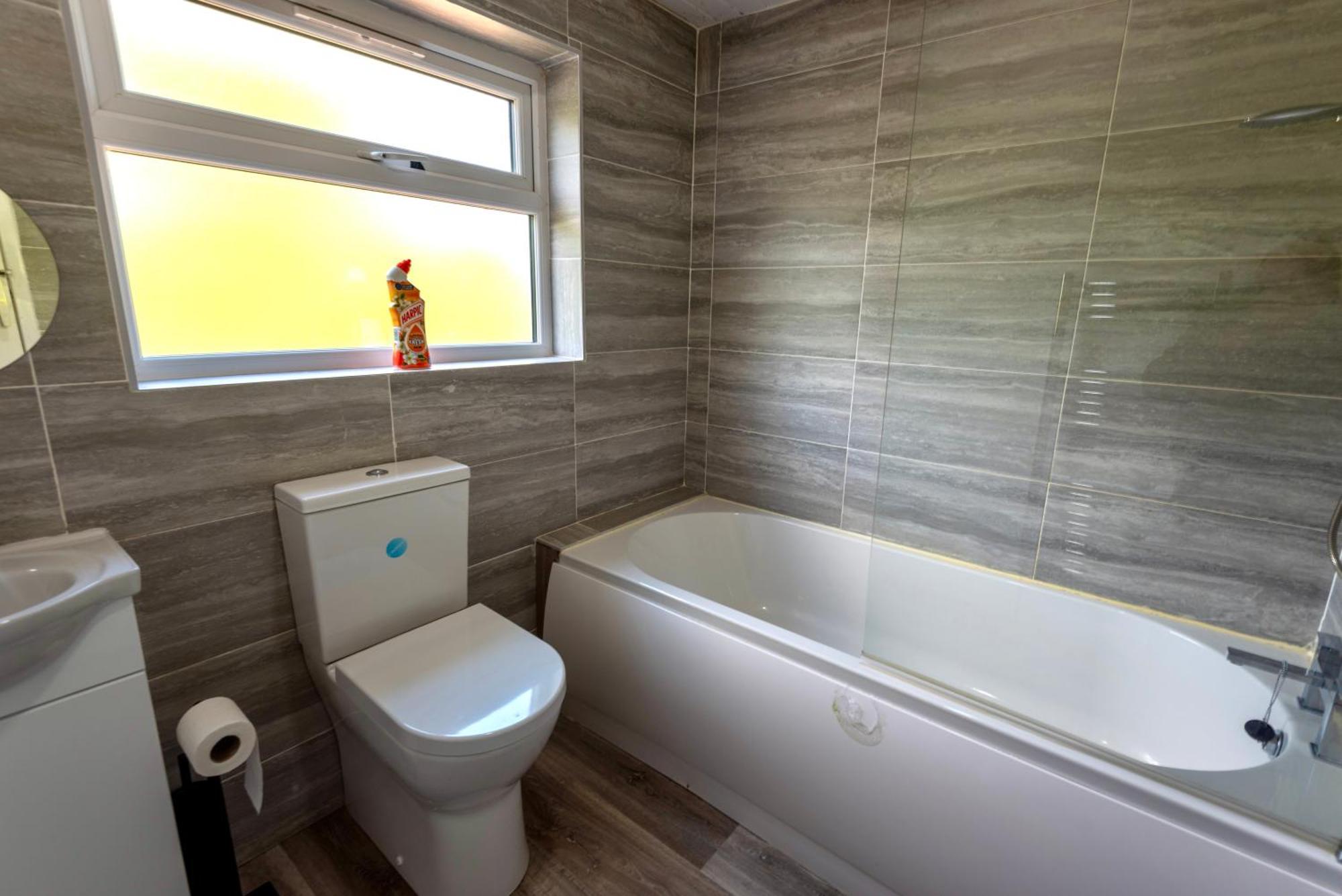 Single Room In Brand New 5 Bedroom Home BW Room 2 Solihull Kültér fotó