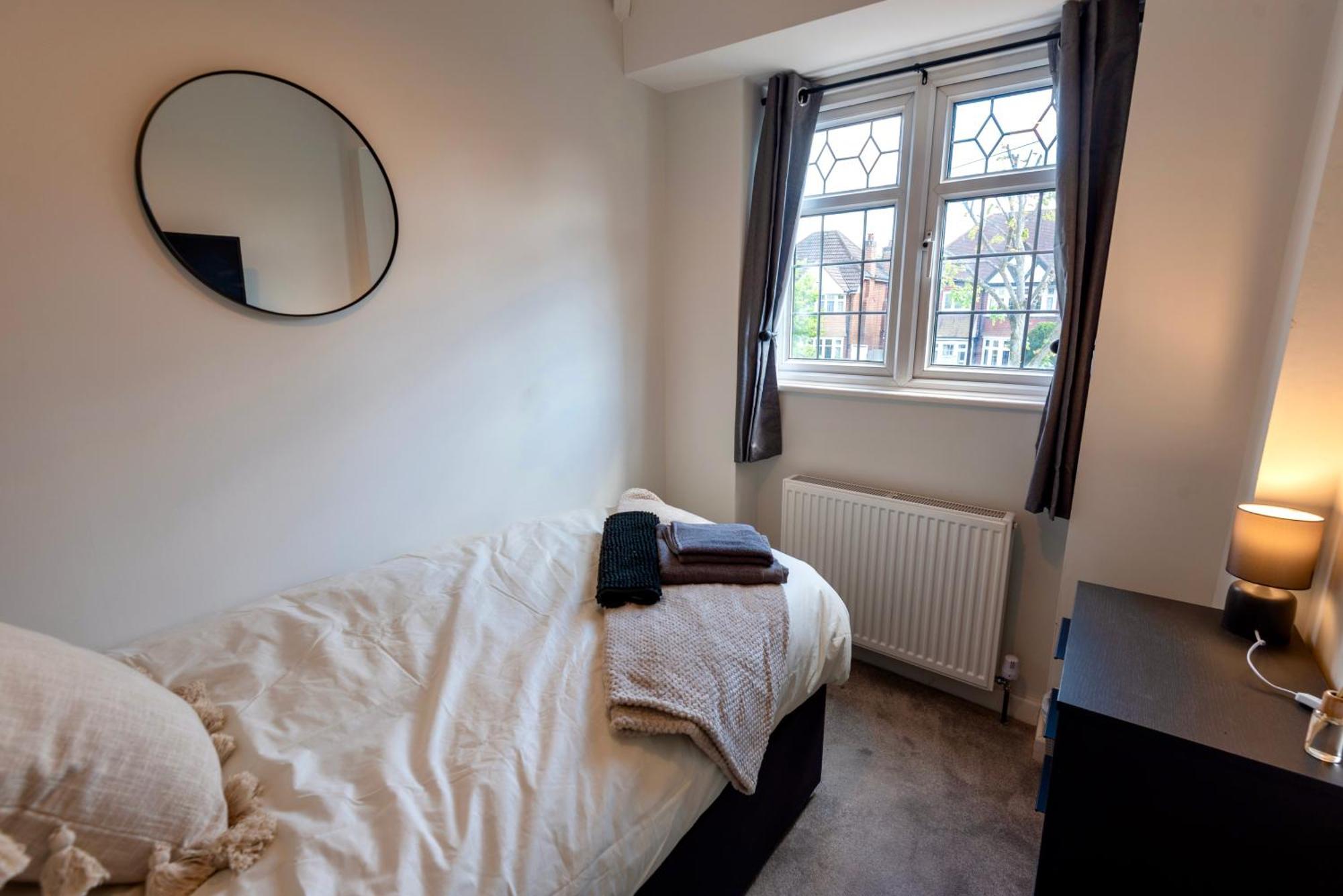 Single Room In Brand New 5 Bedroom Home BW Room 2 Solihull Kültér fotó