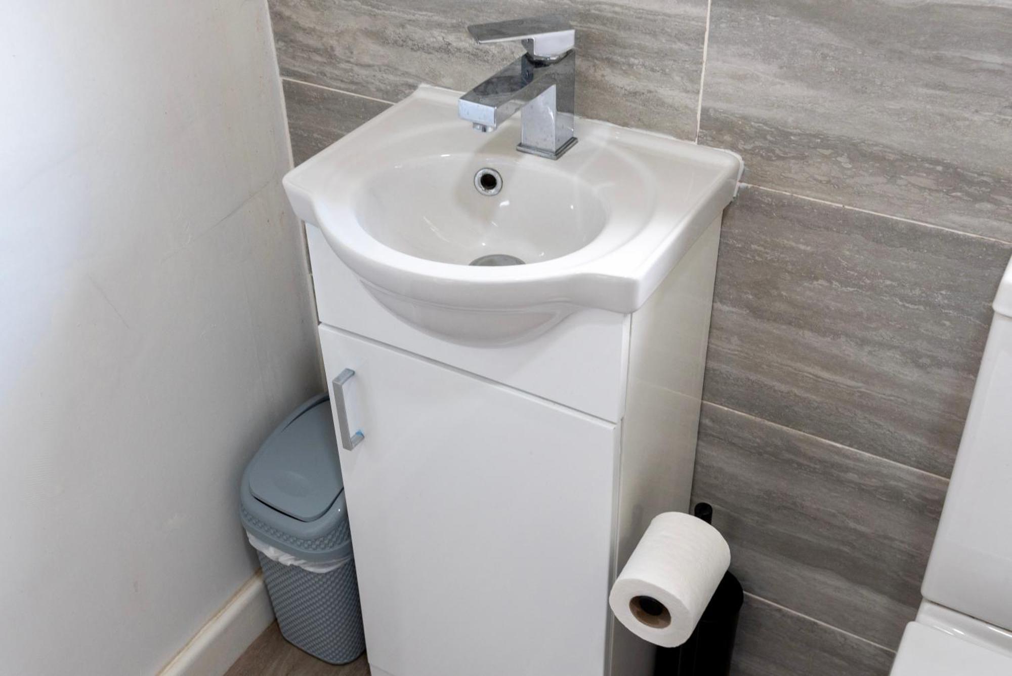 Single Room In Brand New 5 Bedroom Home BW Room 2 Solihull Kültér fotó
