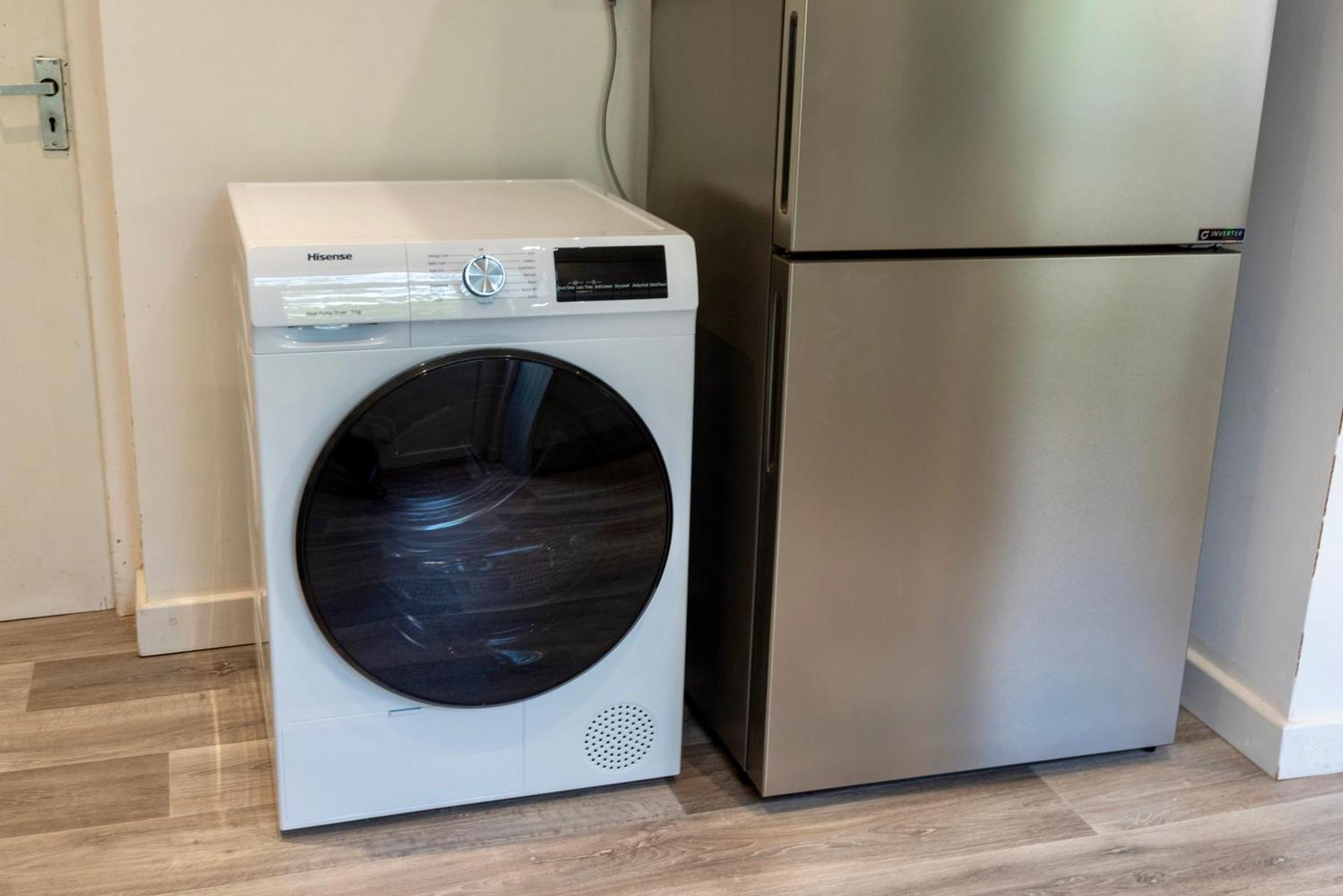 Single Room In Brand New 5 Bedroom Home BW Room 2 Solihull Kültér fotó