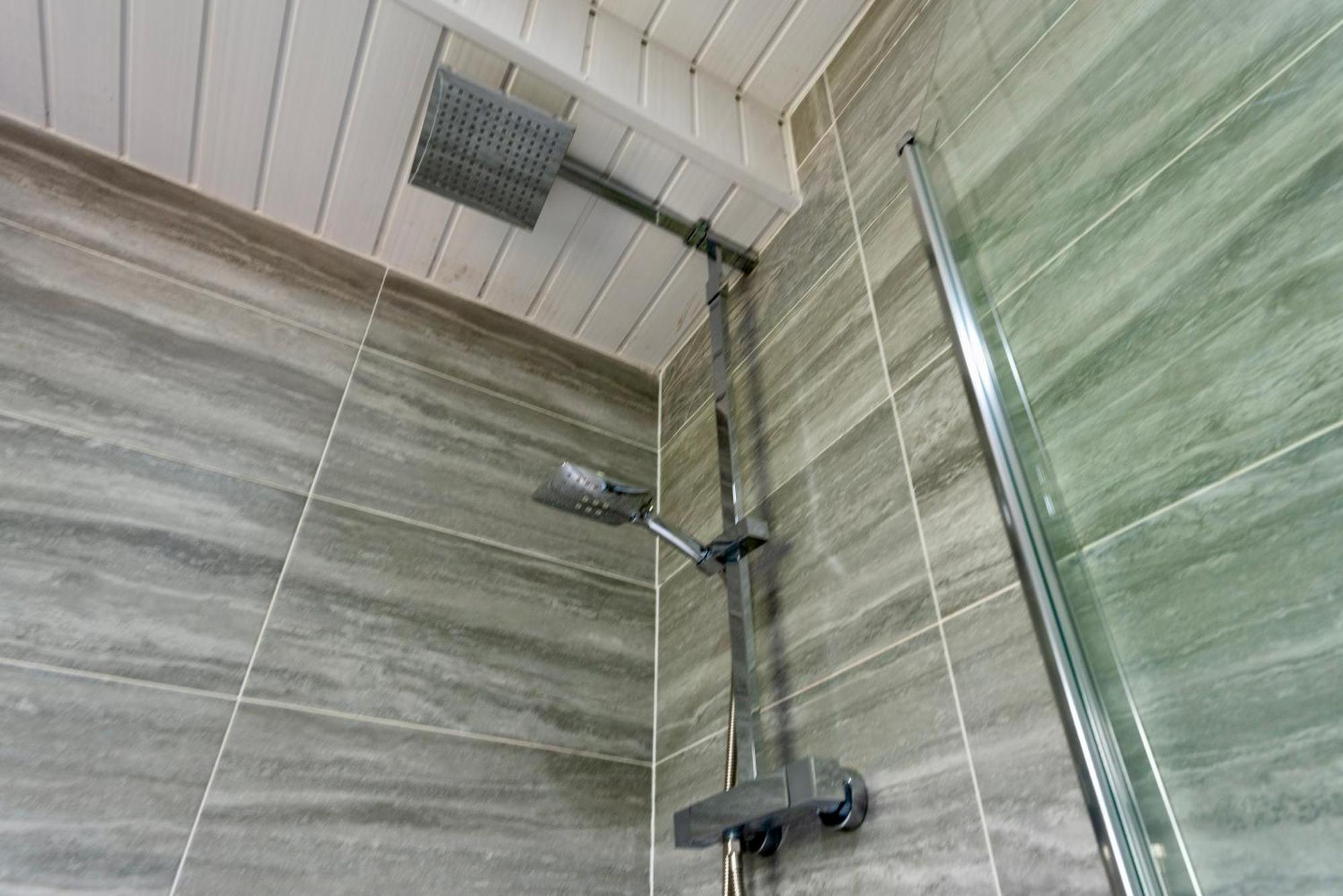 Single Room In Brand New 5 Bedroom Home BW Room 2 Solihull Kültér fotó