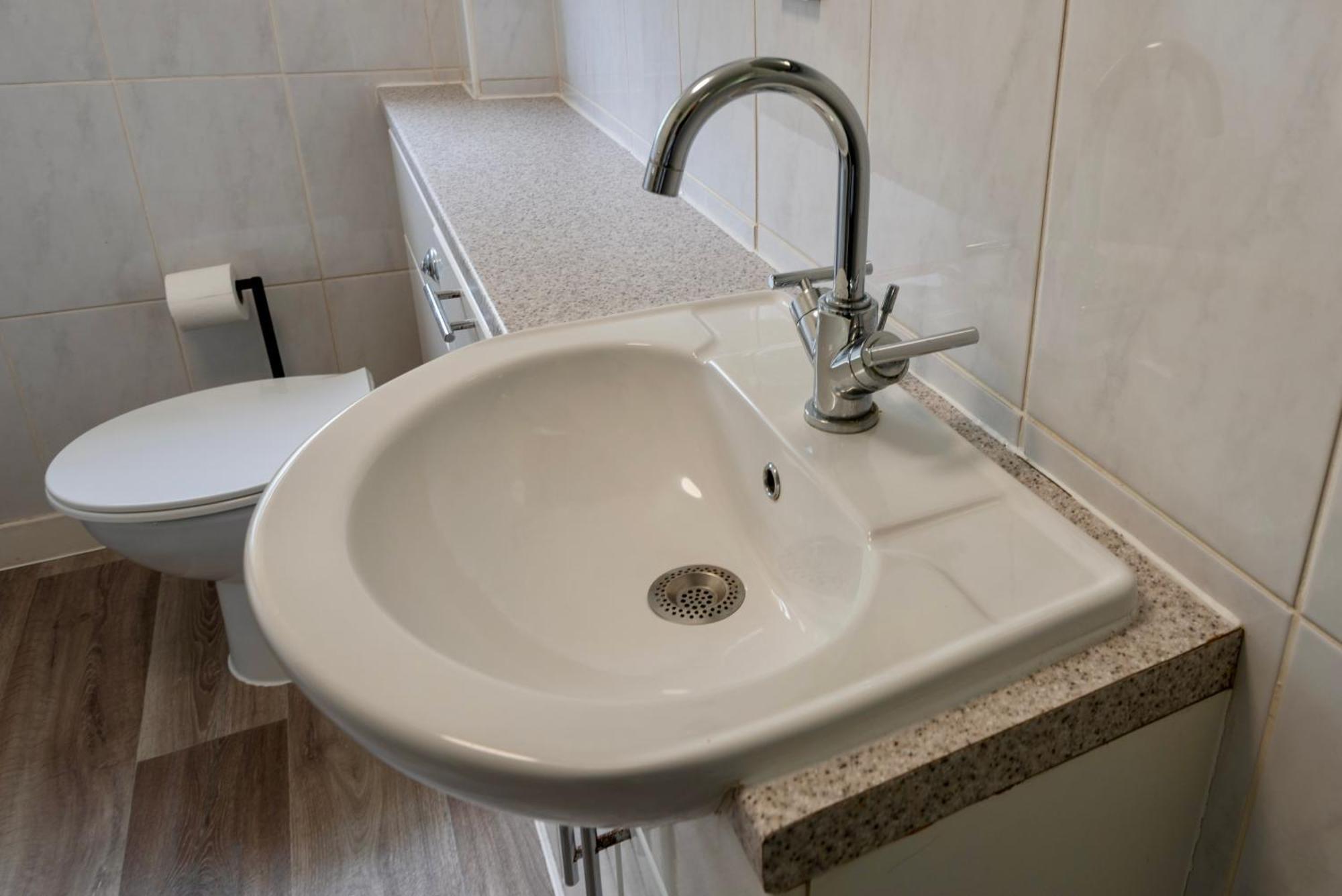 Single Room In Brand New 5 Bedroom Home BW Room 2 Solihull Kültér fotó